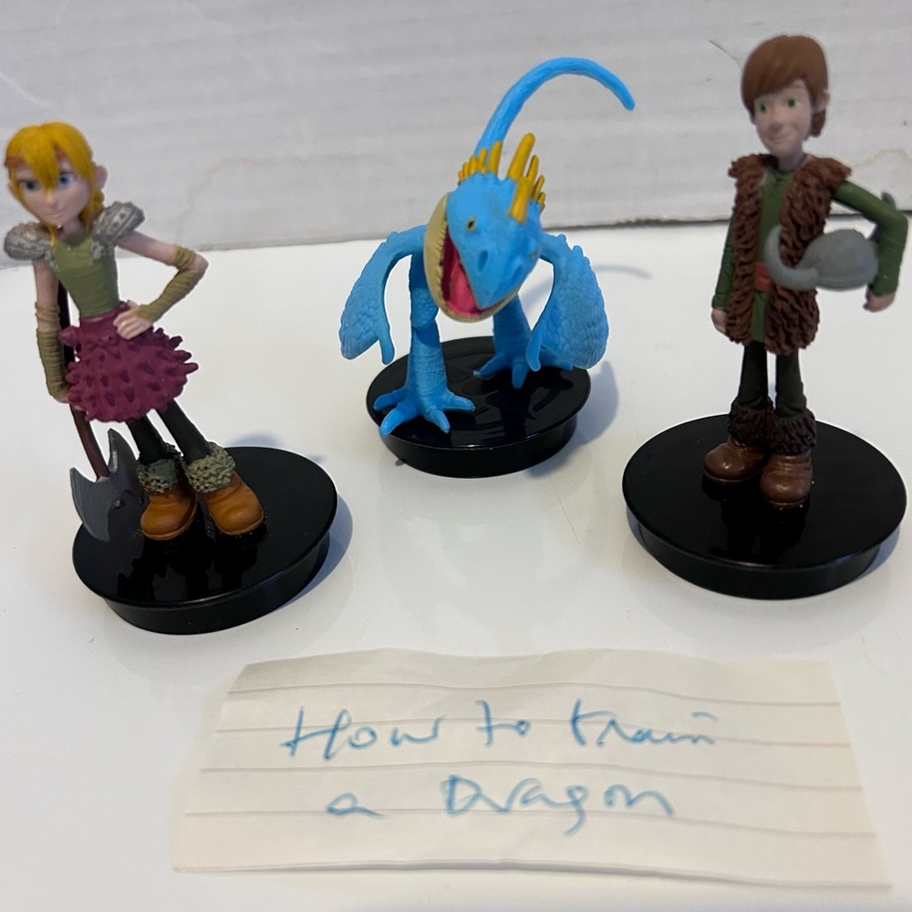 Lot of 3 DREAMWORKS How to train your dragon figurines